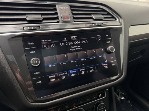 Used 2021 Volkswagen Tiguan SE w/ Panoramic Sunroof Package AWD/4WD image 34