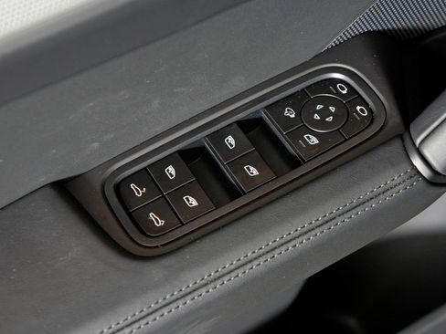 Used 2026 Porsche Cayenne S AWD/4WD image 17