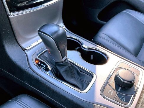 Certified 2022 Jeep Grand Cherokee Limited AWD/4WD image 31