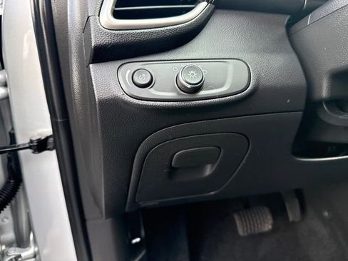 Used 2022 Chevrolet Trax LT w/ LT Convenience Package image 15