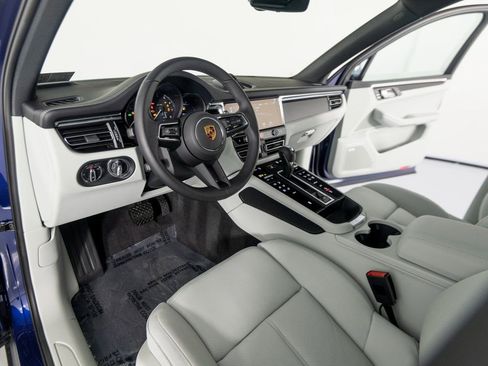 New 2026 Porsche Macan image 4