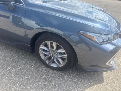 Used 2019 Toyota Avalon XLE w/ Moonroof Package FWD image 3