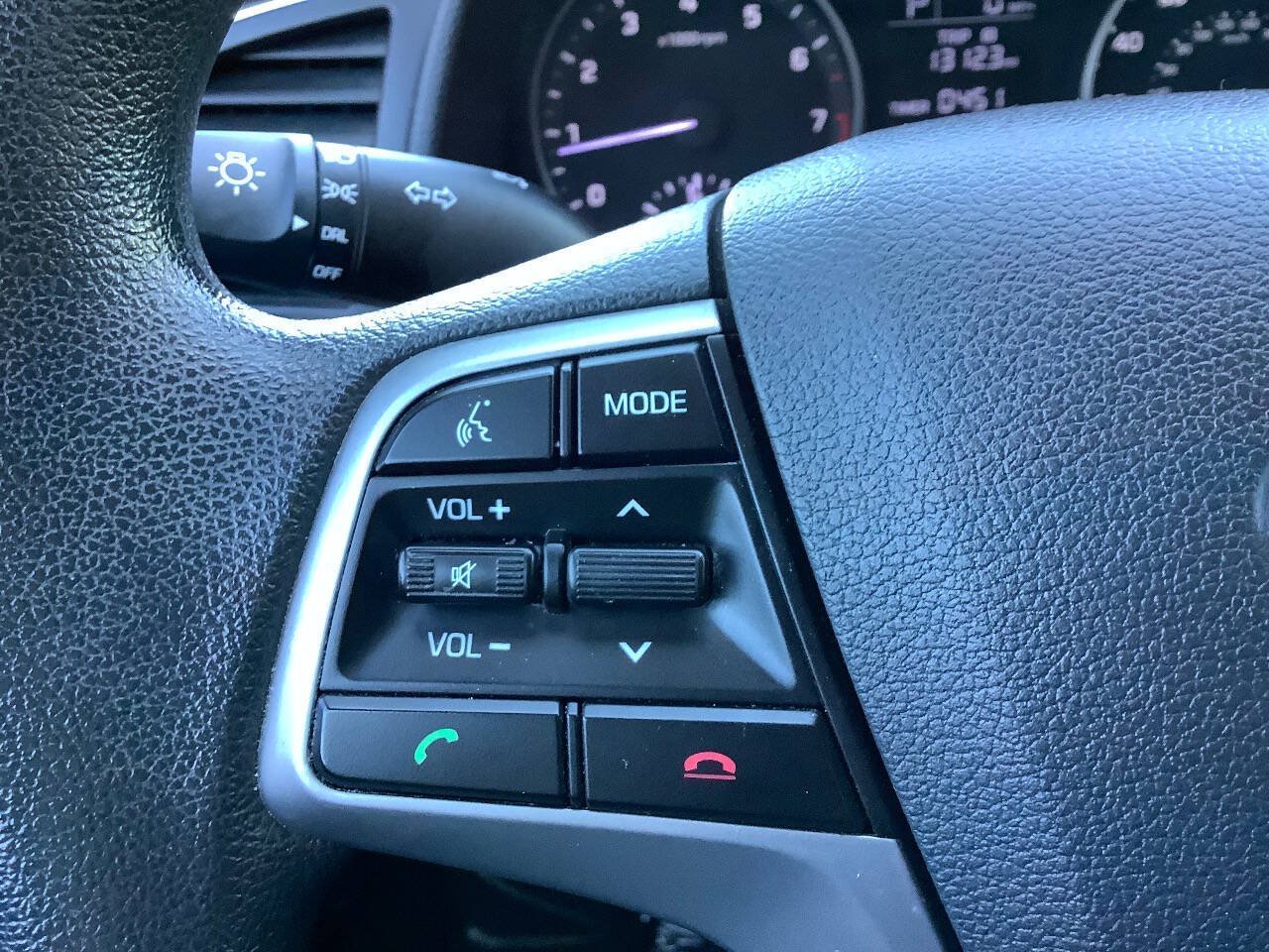 Used 2017 Hyundai Elantra SE FWD image 39