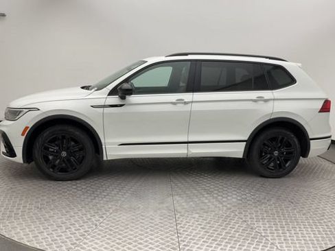 Used 2022 Volkswagen Tiguan SE R-Line AWD/4WD image 5
