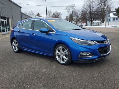 Used 2017 Chevrolet Cruze Premier image 2
