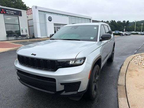 Used 2023 Jeep Grand Cherokee L Laredo AWD/4WD image 1