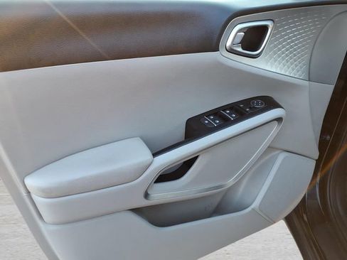 Used 2023 Kia Soul LX FWD image 14