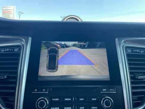 Used 2017 Porsche Macan image 8
