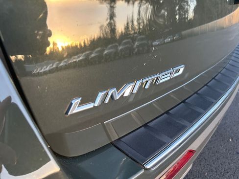 Used 2022 Ford Explorer Limited AWD/4WD image 32