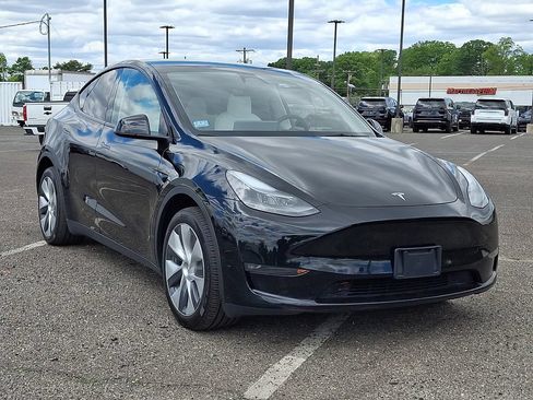 Used 2023 Tesla Model Y Long Range AWD/4WD image 2