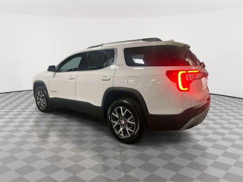 Used 2023 GMC Acadia SLT w/ Preferred Package image 5