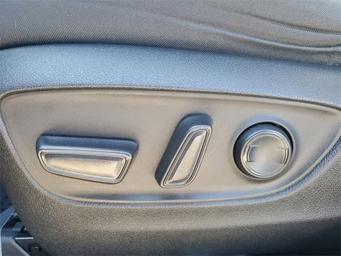 Used 2020 Toyota RAV4 XLE image 18