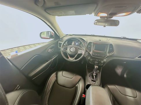 Used 2019 Jeep Cherokee Latitude Plus image 9