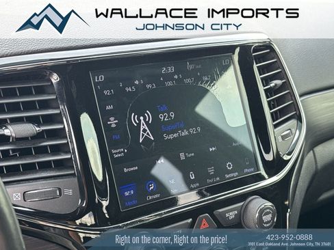 Used 2020 Jeep Grand Cherokee Altitude AWD/4WD image 23