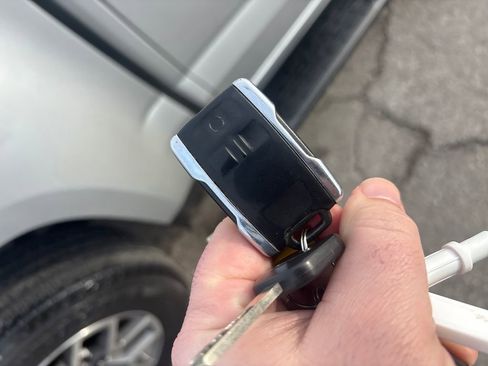 Used 2017 GMC Canyon SLE w/ All Terrain Package image 34