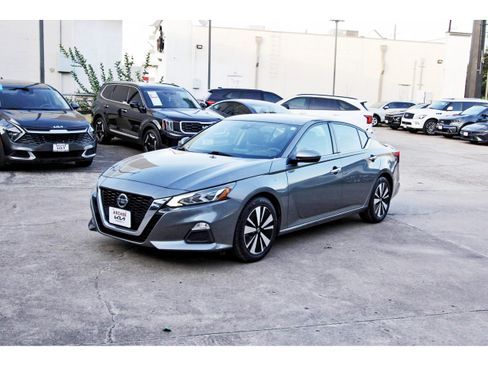 Used 2021 Nissan Altima 2.5 SV FWD image 3