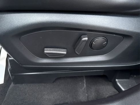 Used 2022 Ford Explorer XLT w/ Equipment Group 202A image 42