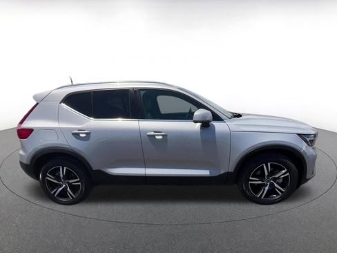 Used 2024 Volvo XC40 B5 Core AWD/4WD image 16