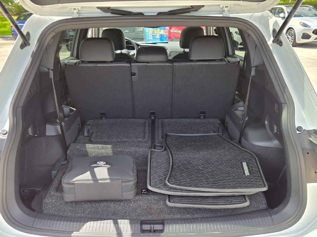 Certified 2023 Volkswagen Tiguan SE R-Line FWD image 16