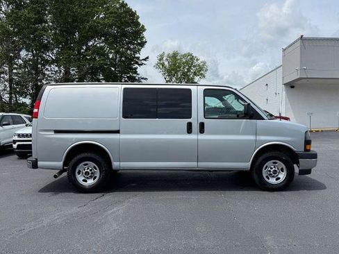 Used 2023 GMC Savana 2500 w/ Driver Convenience Package RWD image 3