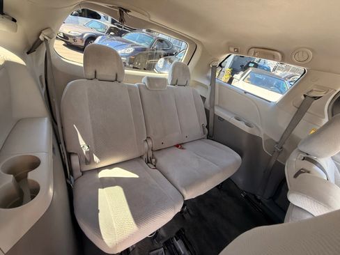 Used 2014 Toyota Sienna LE image 20