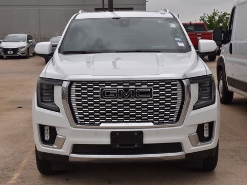 Used 2022 GMC Yukon XL Denali AWD/4WD image 3