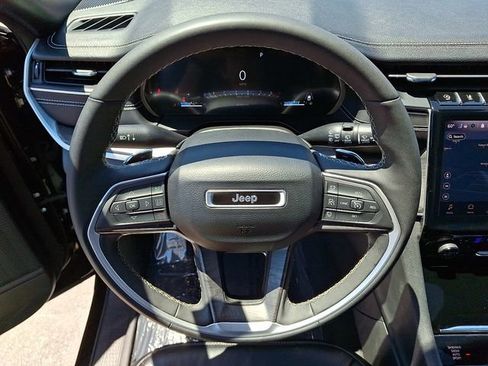 Used 2024 Jeep Grand Cherokee L Limited w/ Luxury Tech Group II AWD/4WD image 20