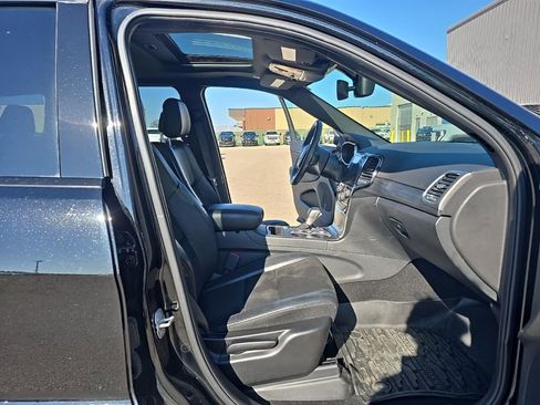 Used 2019 Jeep Grand Cherokee Altitude AWD/4WD image 14