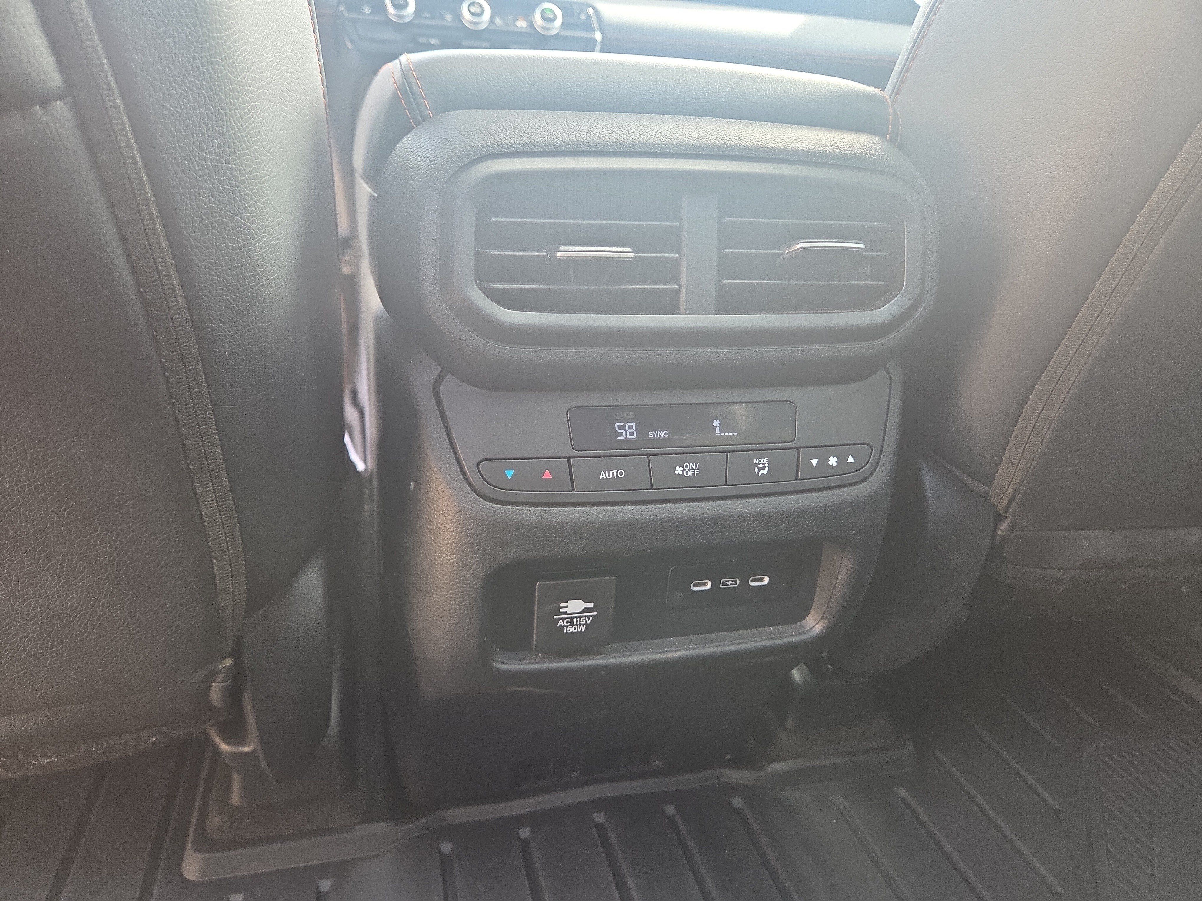 Used 2024 Honda Pilot TrailSport image 17