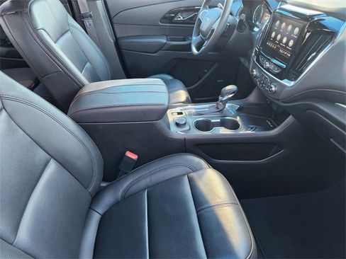 Used 2023 Chevrolet Traverse RS image 15