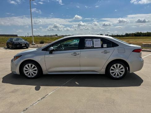 Used 2025 Toyota Corolla LE FWD image 6