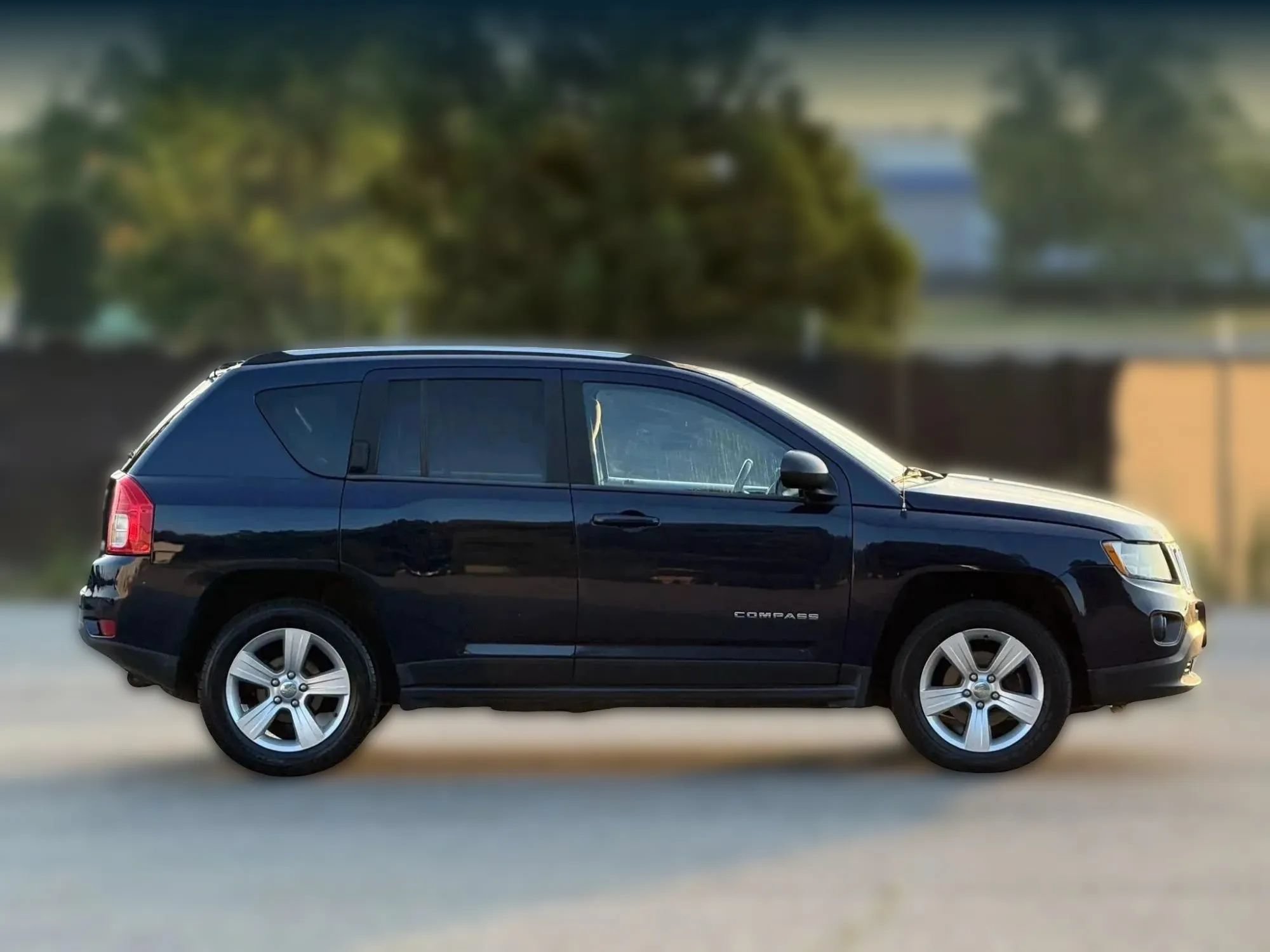 Used 2013 Jeep Compass Latitude AWD/4WD image 7