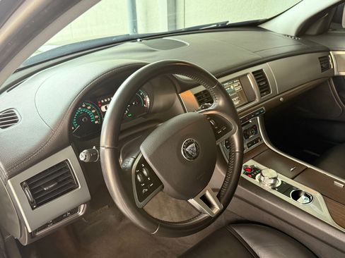 Used 2014 Jaguar XF RWD image 4
