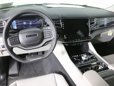 New 2024 Jeep Wagoneer L Series III w/ Premium Group I image 13