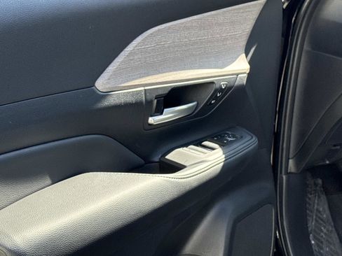 Used 2025 Toyota Grand Highlander AWD image 20