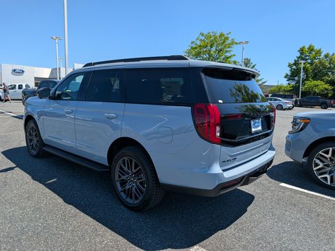 New 2026 Ford Expedition Platinum w/ Stealth Appearance Package AWD/4WD image 3