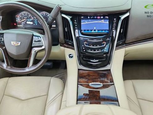 Used 2015 Cadillac Escalade Luxury RWD image 39