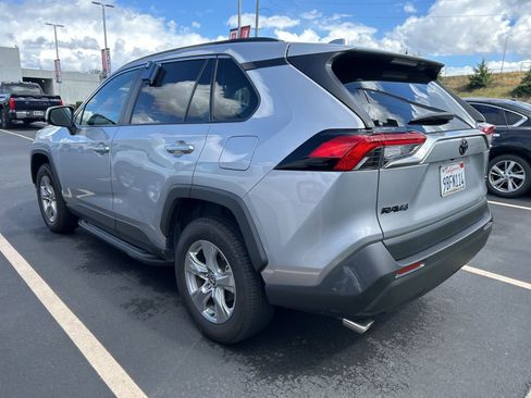 Used 2022 Toyota RAV4 XLE w/ Convenience Package image 3