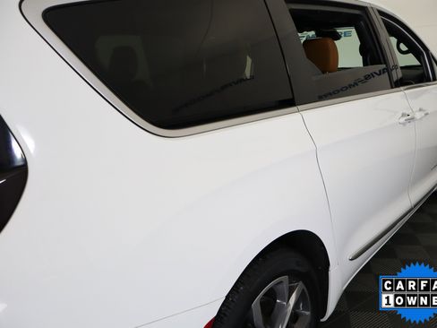 Used 2022 Chrysler Pacifica Pinnacle image 7