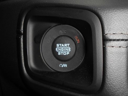 New 2025 Jeep Gladiator Sport image 21