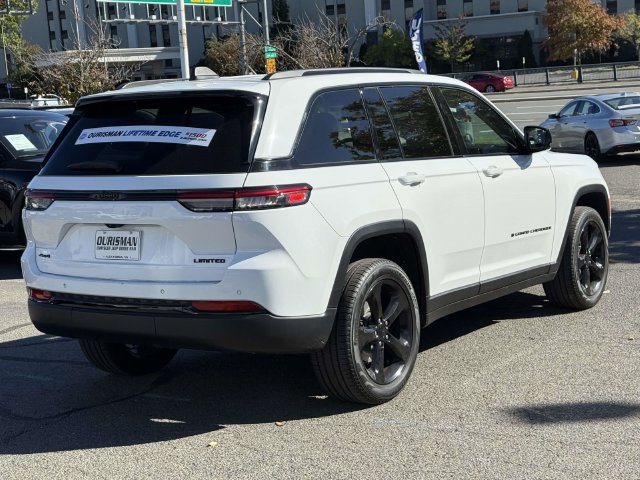 Used 2023 Jeep Grand Cherokee Limited w/ Black Appearance Package AWD/4WD image 3