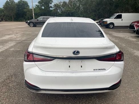 Used 2022 Lexus ES 300h F Sport w/ Accessory Package 2 FWD image 3