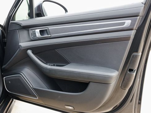 Certified 2023 Porsche Panamera Platinum Edition image 27