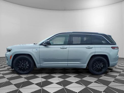 Used 2022 Jeep Grand Cherokee Summit w/ Luxury Tech Group V AWD/4WD image 23