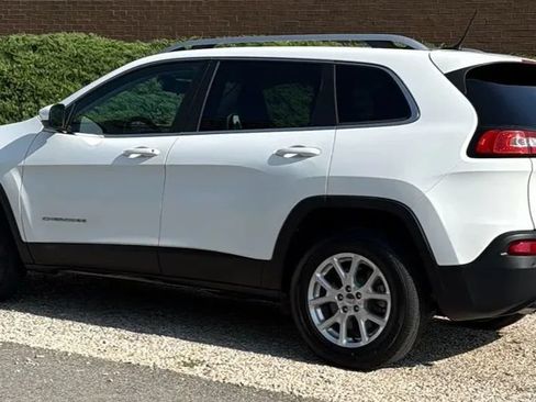 Used 2018 Jeep Cherokee Latitude w/ Safety Group AWD/4WD image 6