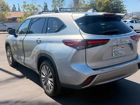 Used 2022 Toyota Highlander Platinum FWD image 6