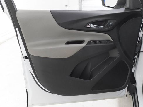 Used 2022 Chevrolet Equinox LS w/ LS Convenience Package FWD image 11