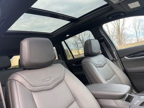 Used 2025 Cadillac XT6 Premium Luxury image 37