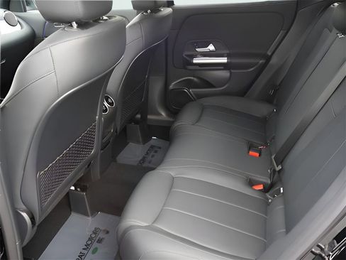 Used 2025 Mercedes-Benz GLA 250 4MATIC image 40