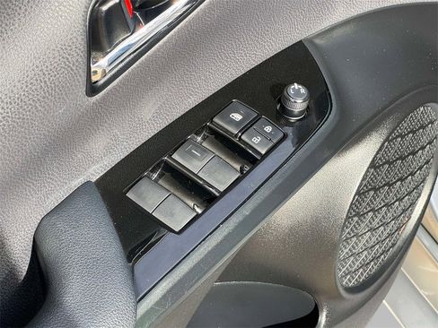 Used 2022 Toyota Prius Prime XLE image 21